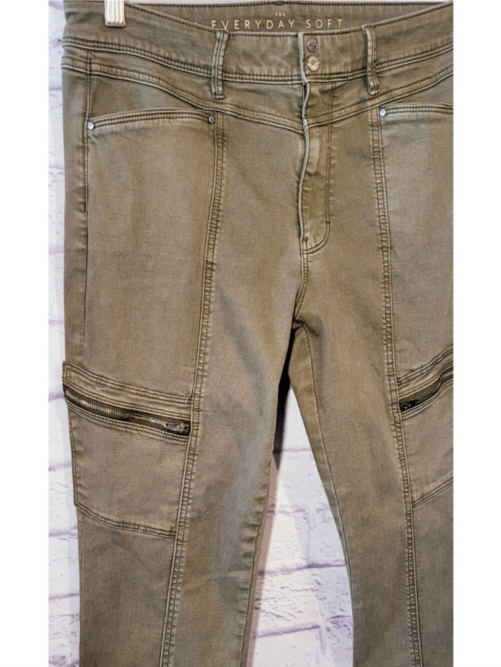 White House Black Market The Everyday Soft Jogger Style Pants Size 12 Green - Picture 3 of 7
